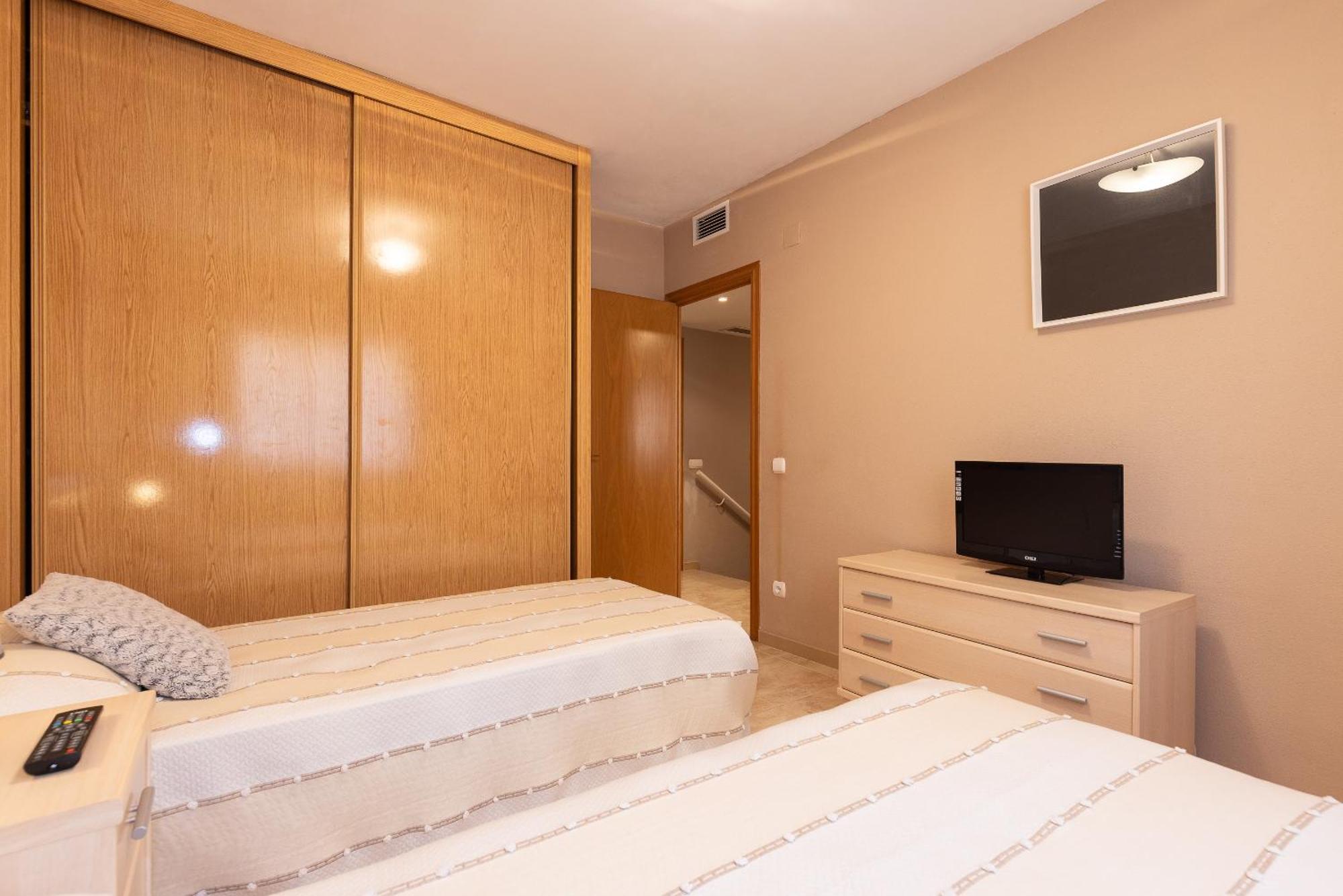 Uhc Golden Pineda Apartments La Pineda Bilik gambar