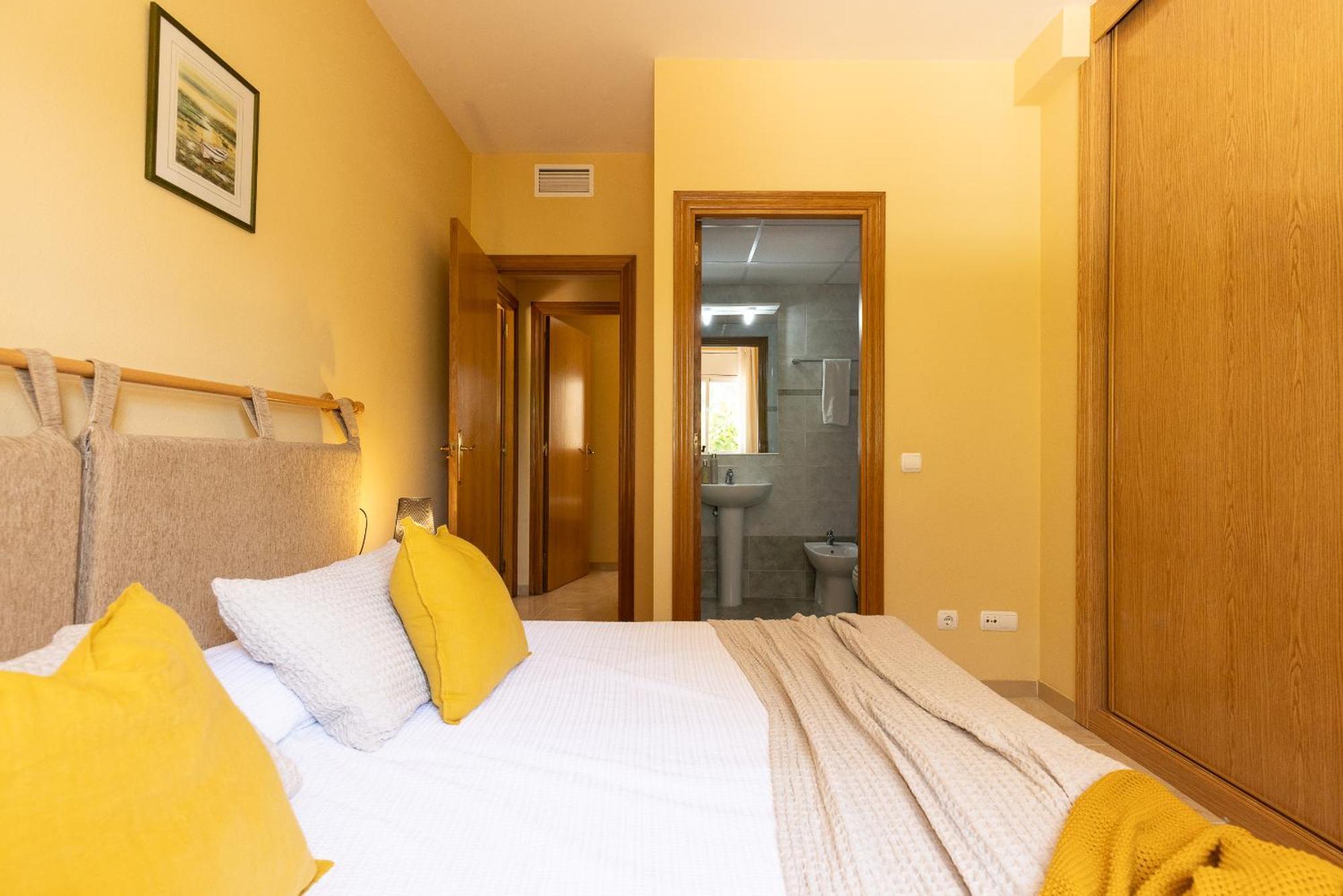 Uhc Golden Pineda Apartments La Pineda Bilik gambar
