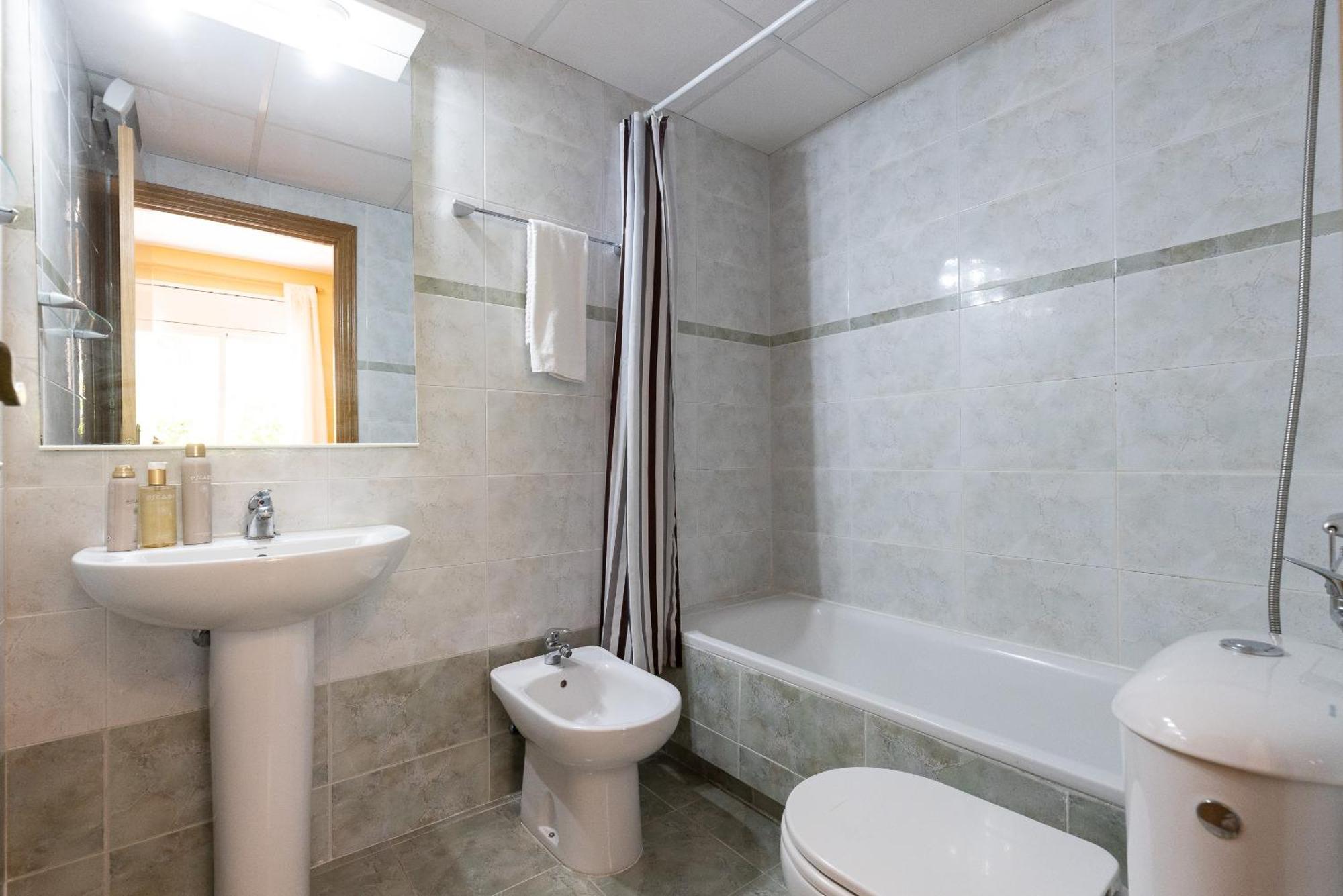 Uhc Golden Pineda Apartments La Pineda Luaran gambar